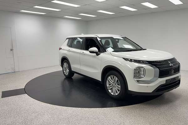 2022 Mitsubishi Outlander ES ZM