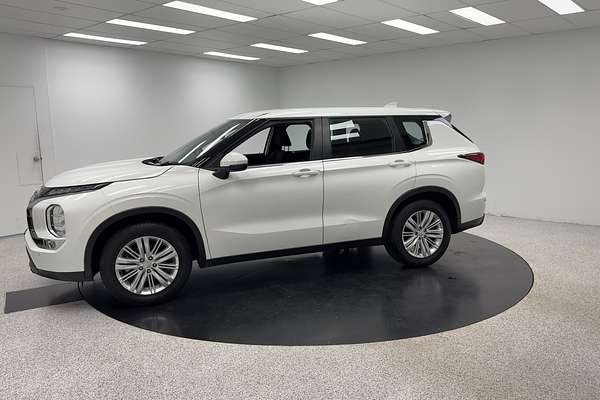 2022 Mitsubishi Outlander ES ZM