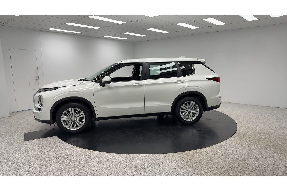 2022 Mitsubishi Outlander ES ZM