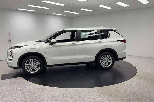 2022 Mitsubishi Outlander ES ZM