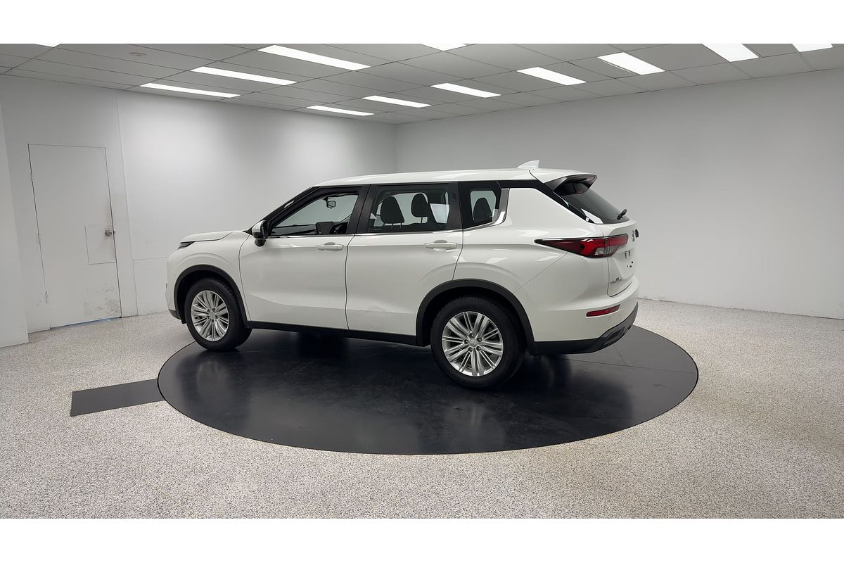 2022 Mitsubishi Outlander ES ZM