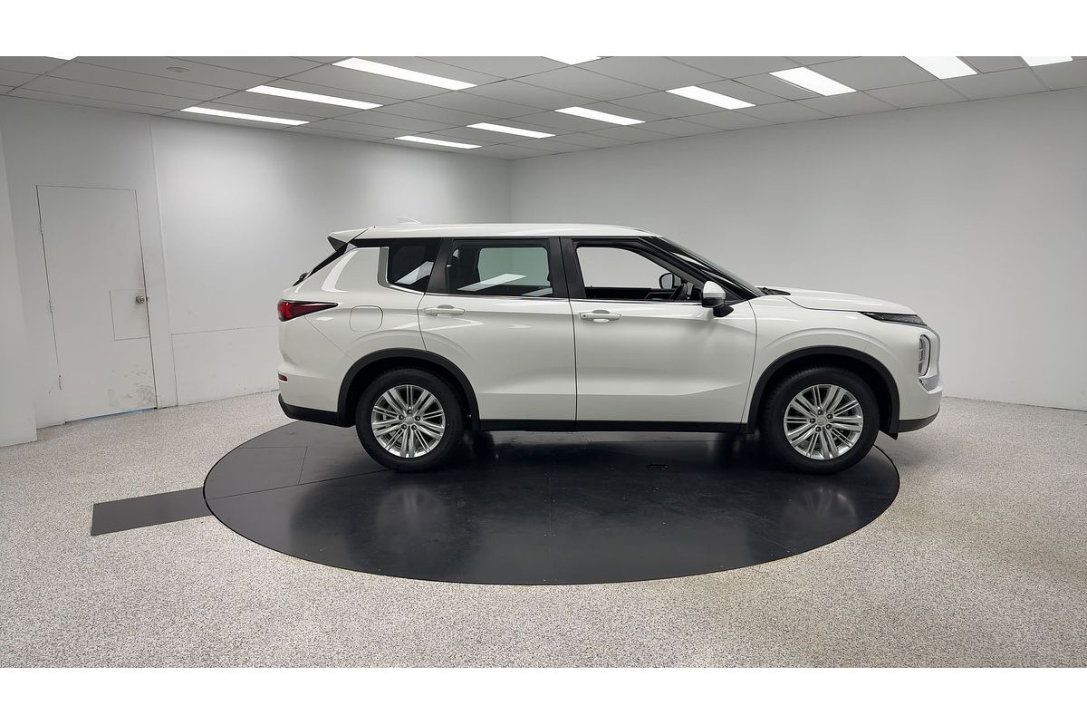 2022 Mitsubishi Outlander ES ZM