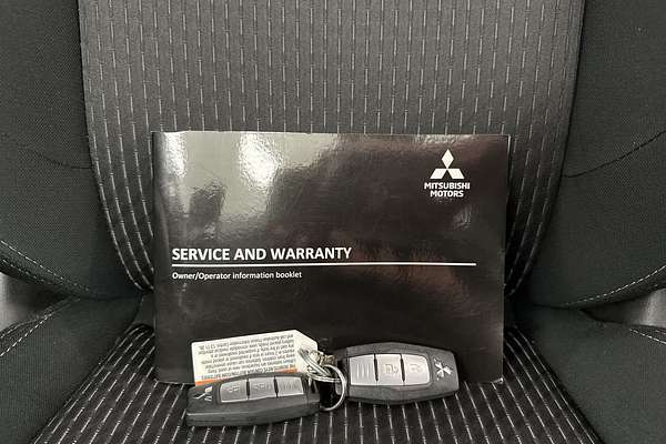 2022 Mitsubishi Outlander ES ZM