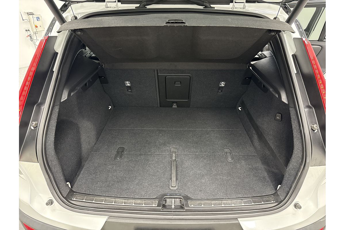 2019 Volvo XC40 T5 R-Design