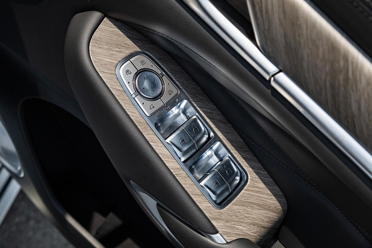 2025 GWM Tank 500 Ultra Hi4-T PHEV P03