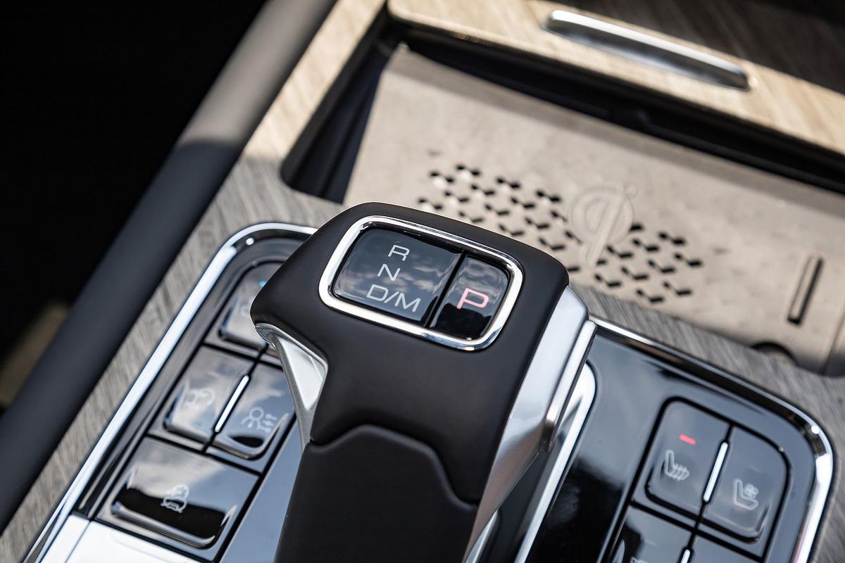 2025 GWM Tank 500 Ultra Hi4-T PHEV P03