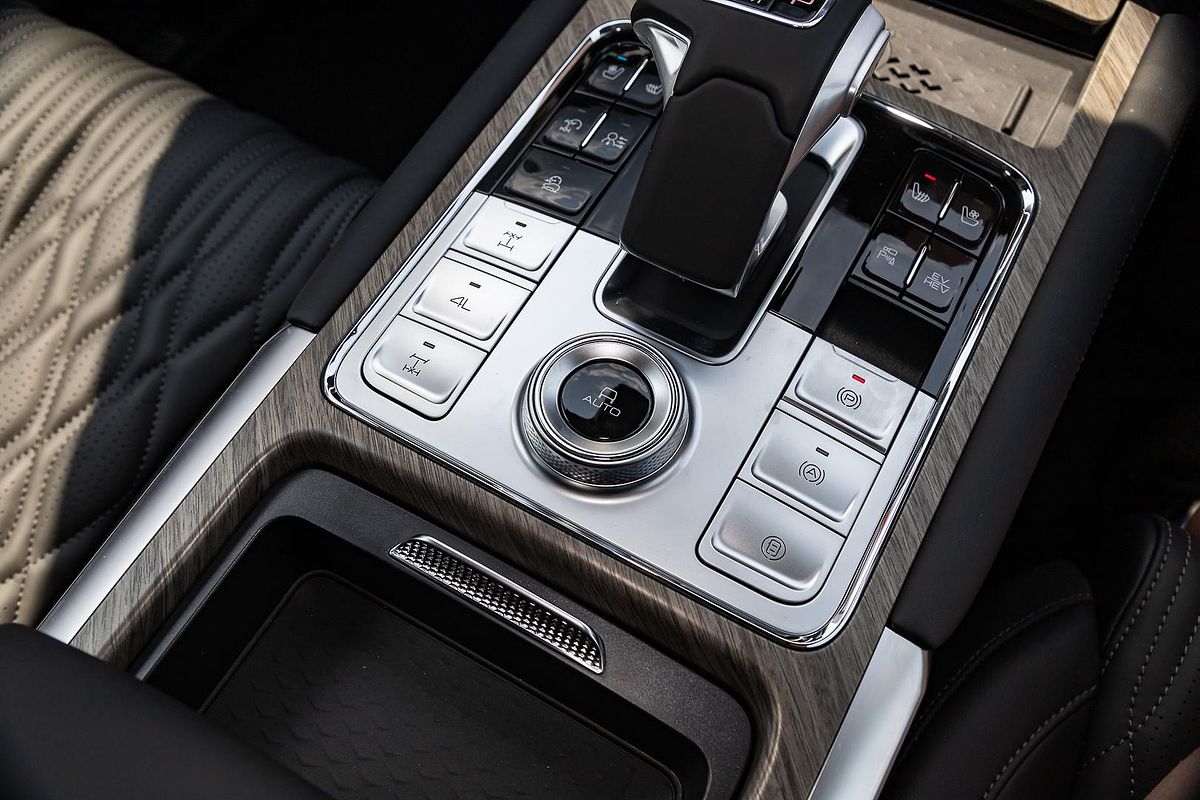 2025 GWM Tank 500 Ultra Hi4-T PHEV P03