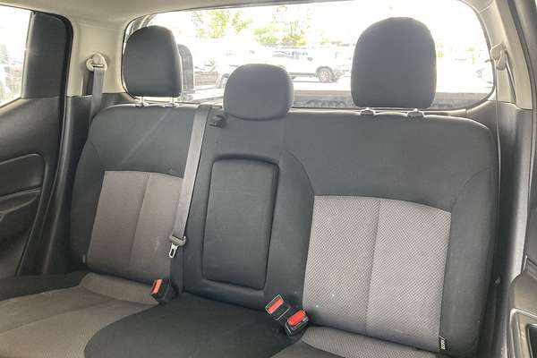 2021 Mitsubishi Triton GLX MR 4X4