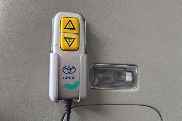 2013 Toyota Noah Welcab 4WD ZZR70