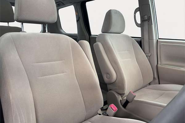 2013 Toyota Noah Welcab 4WD ZZR70