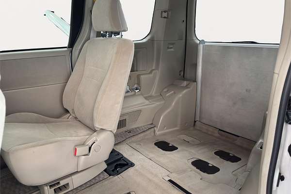 2013 Toyota Noah Welcab 4WD ZZR70