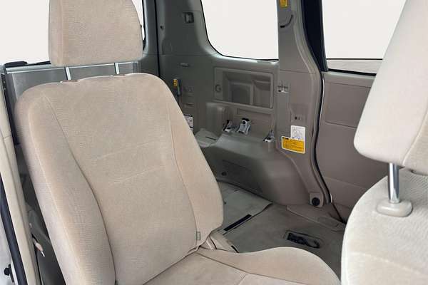 2013 Toyota Noah Welcab 4WD ZZR70