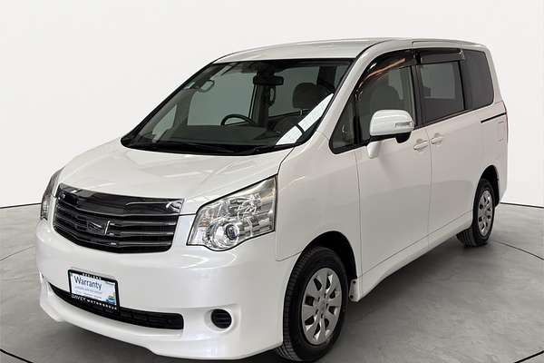 2013 Toyota Noah Welcab 4WD ZZR70