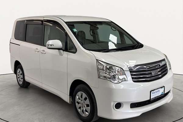 2013 Toyota Noah Welcab 4WD ZZR70
