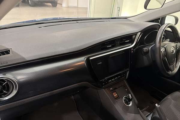 2017 Toyota Corolla Hybrid ZWE186R