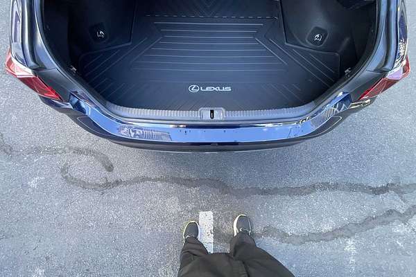 2022 Lexus ES Ultra Luxury