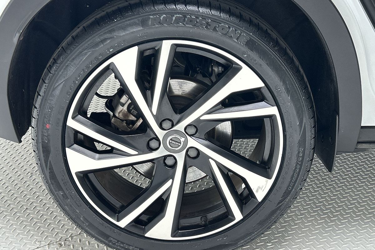 2019 Volvo XC40 T5 R-Design
