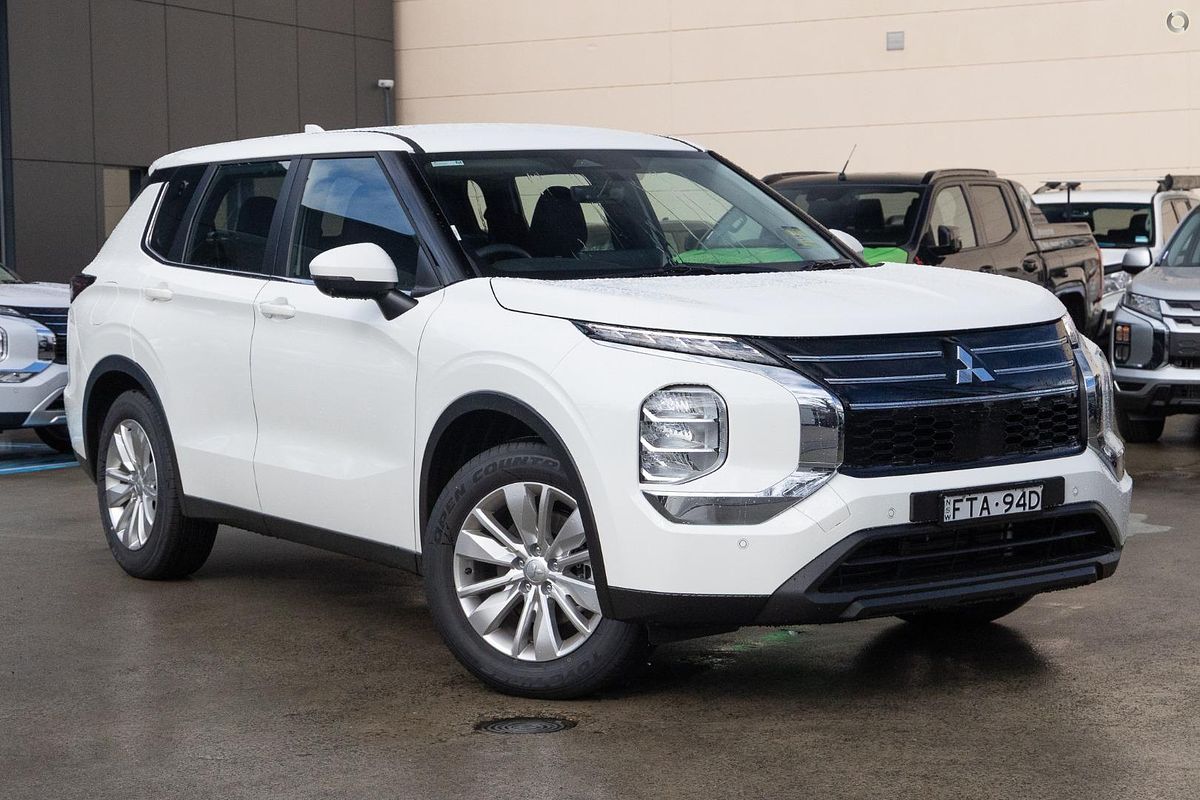 2025 Mitsubishi Outlander ES ZM