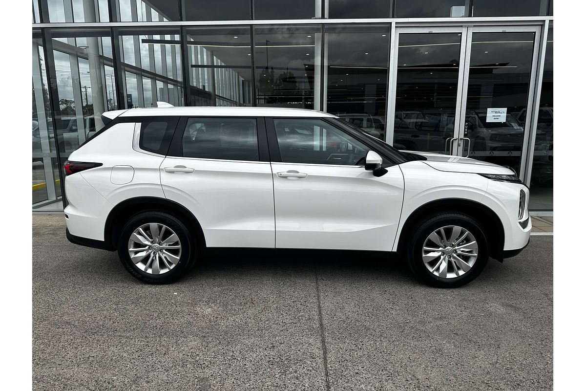 2025 Mitsubishi Outlander ES ZM