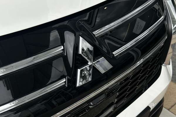 2025 Mitsubishi Outlander ES ZM