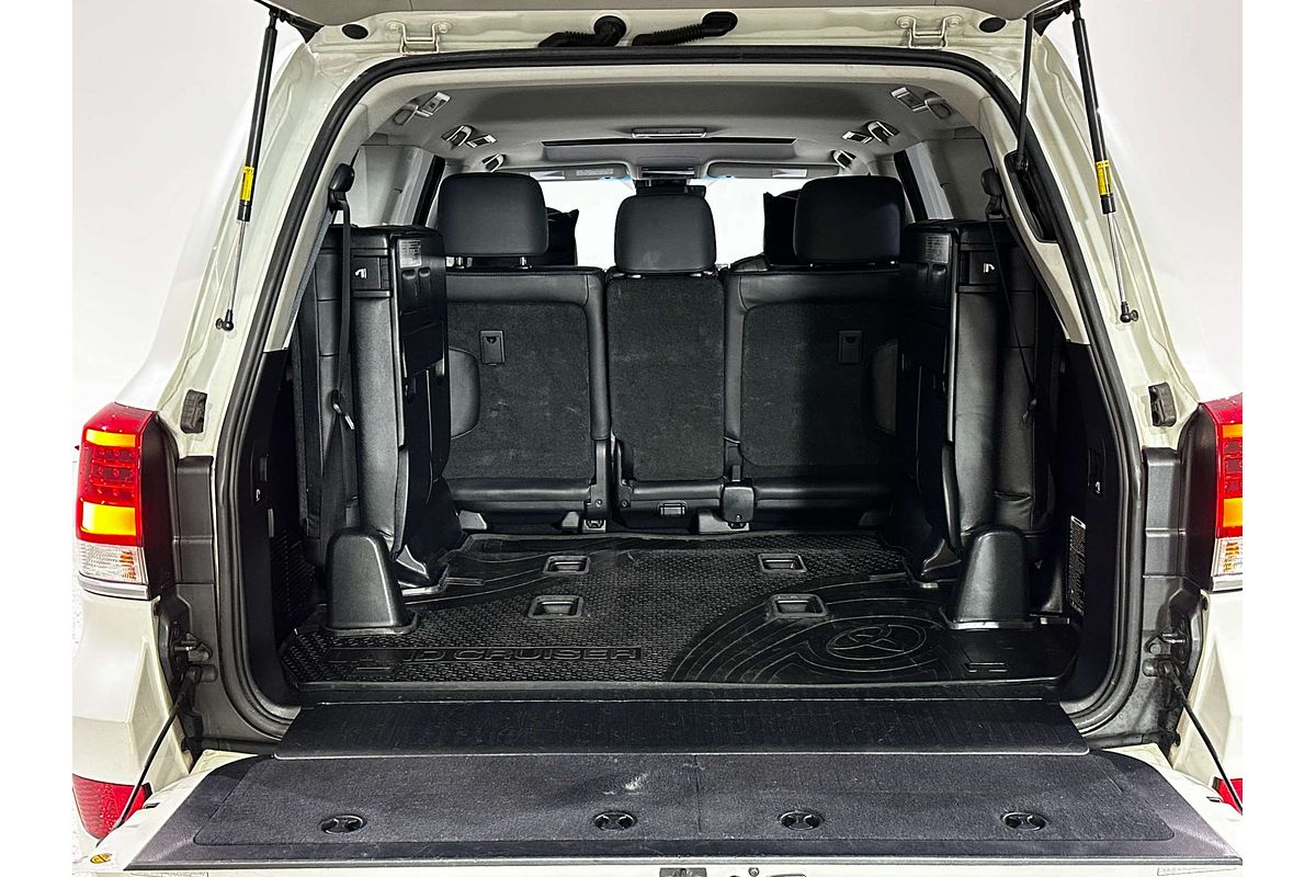 2016 Toyota Landcruiser Sahara VDJ200R