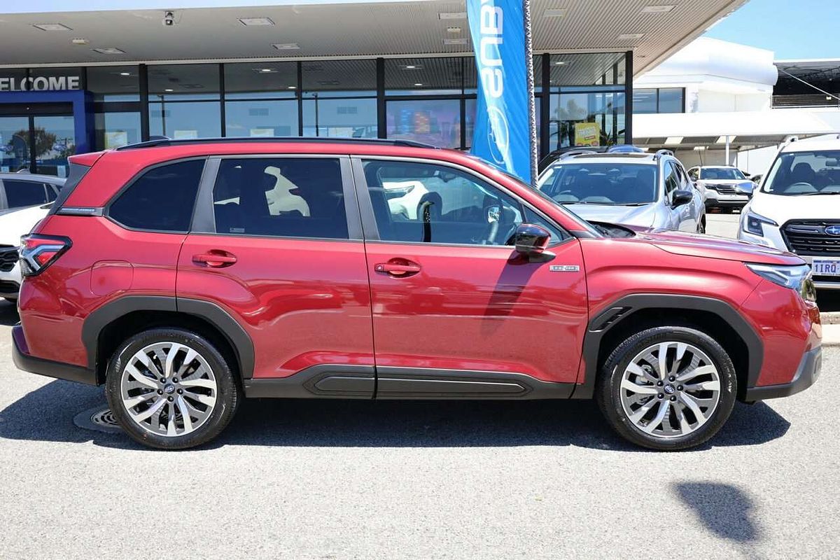 2025 Subaru Forester Hybrid Touring S6