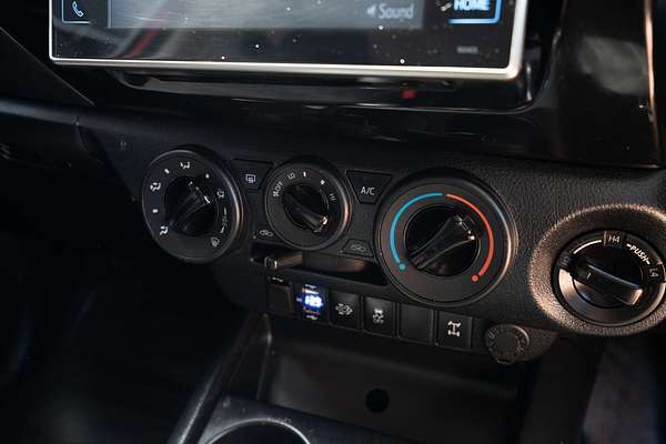 2017 Toyota Hilux SR GUN126R 4X4