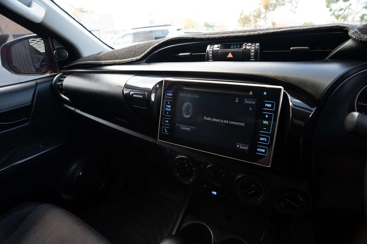 2017 Toyota Hilux SR GUN126R 4X4