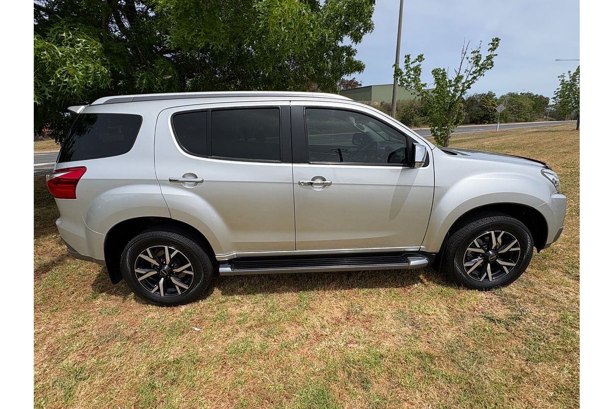 2020 Isuzu MU-X LS-T