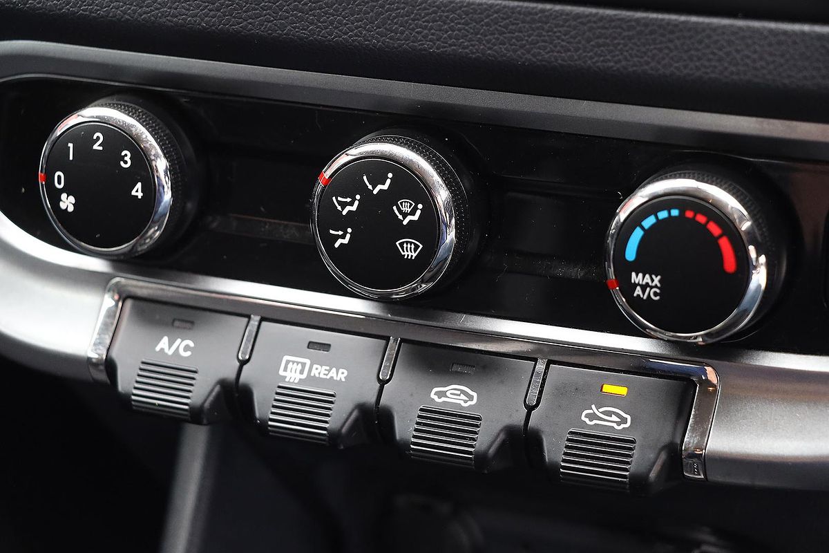 2013 Kia Rio S UB