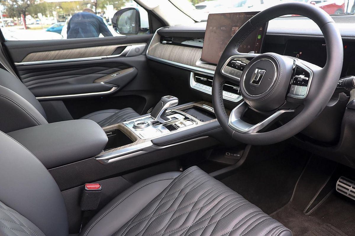 2025 GWM Tank 500 Ultra Hi4-T PHEV P03