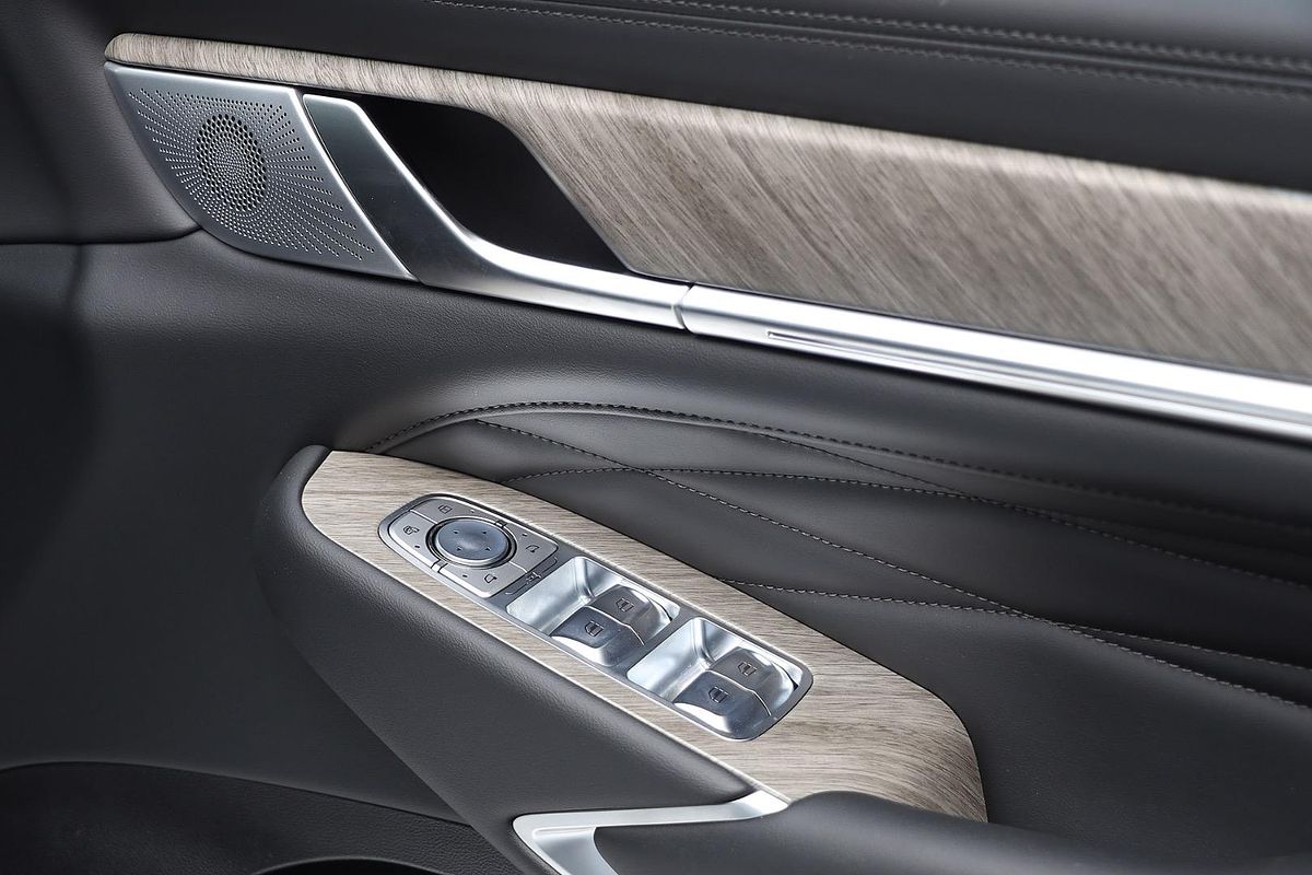 2025 GWM Tank 500 Ultra Hi4-T PHEV P03