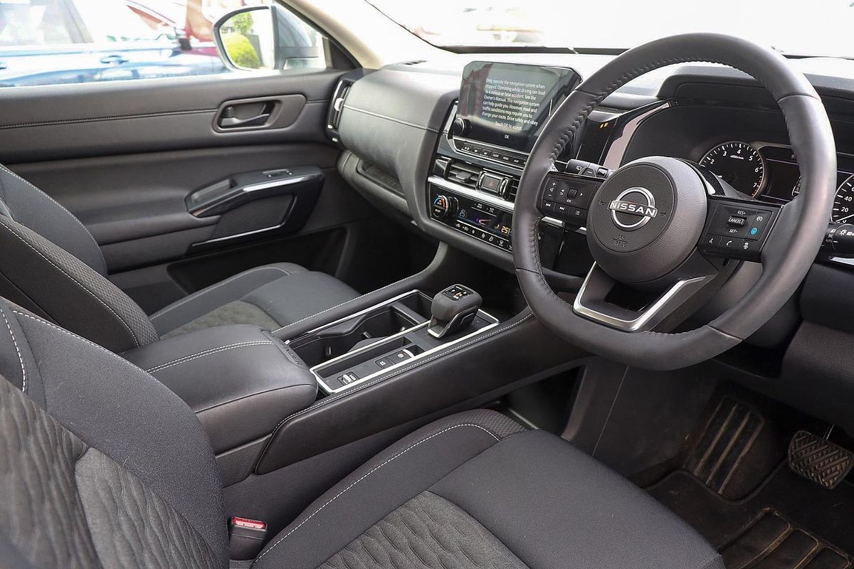 2024 Nissan Pathfinder ST-L R53