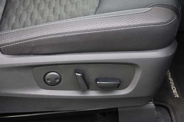 2024 Nissan Pathfinder ST-L R53