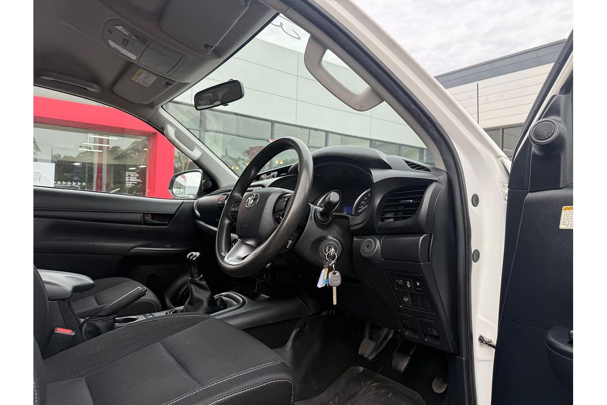2017 Toyota Hilux SR GUN126R 4X4
