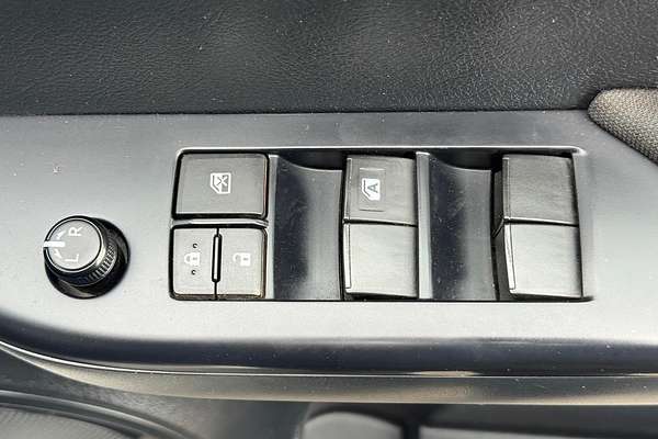 2017 Toyota Hilux SR GUN126R 4X4