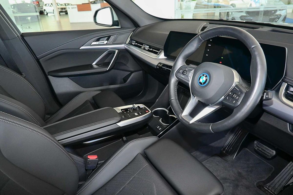 2024 BMW iX1 eDrive20 xLine U11