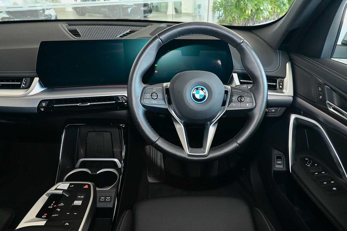 2024 BMW iX1 eDrive20 xLine U11