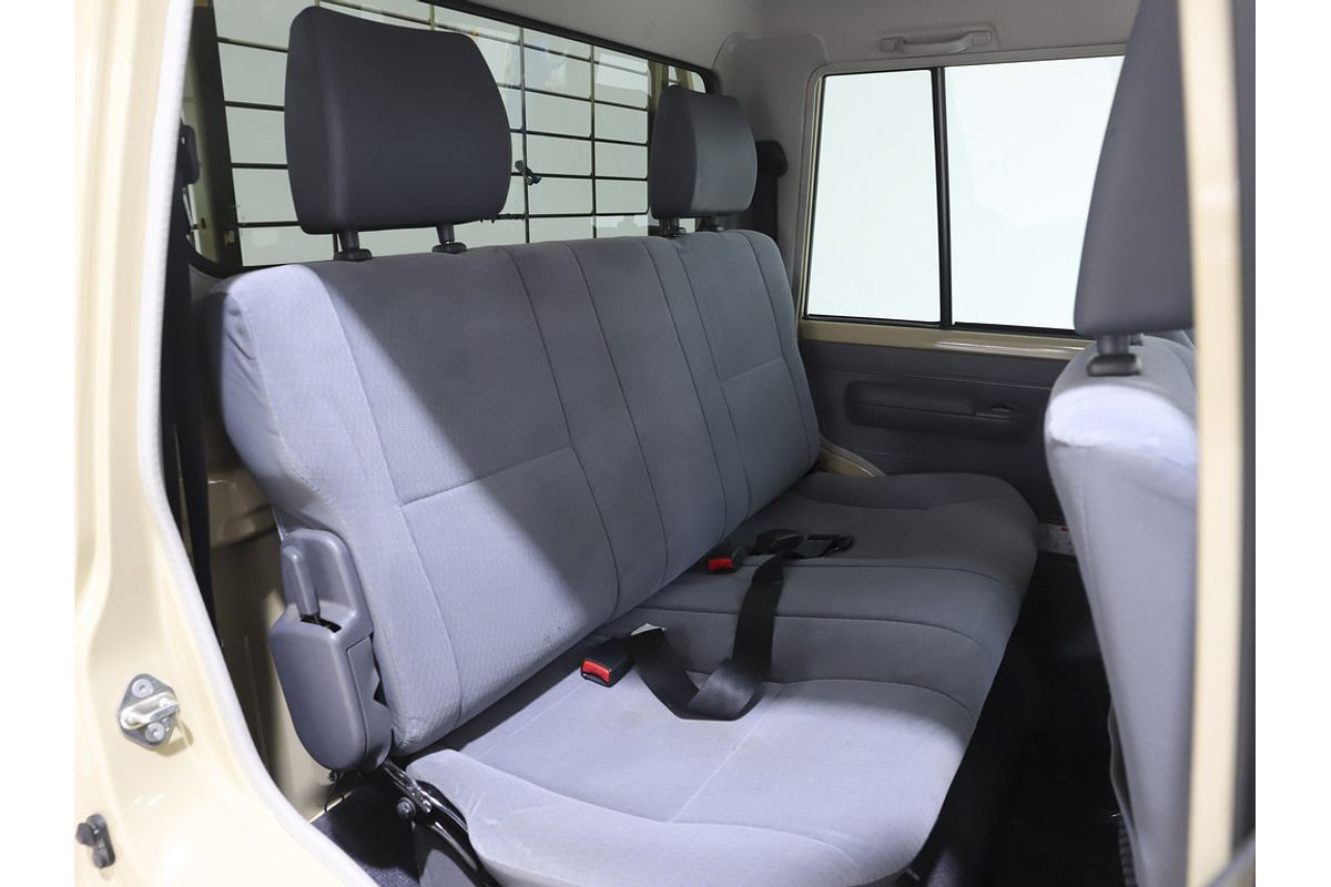 LC Military GXL 4.5L T Diesel Manual Dual Cab Chassis