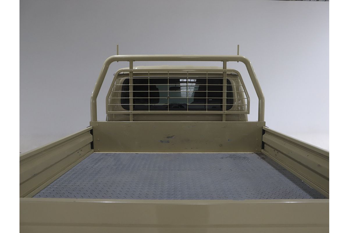 LC Military GXL 4.5L T Diesel Manual Dual Cab Chassis