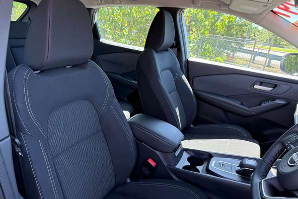 2025 Nissan QASHQAI ST J12