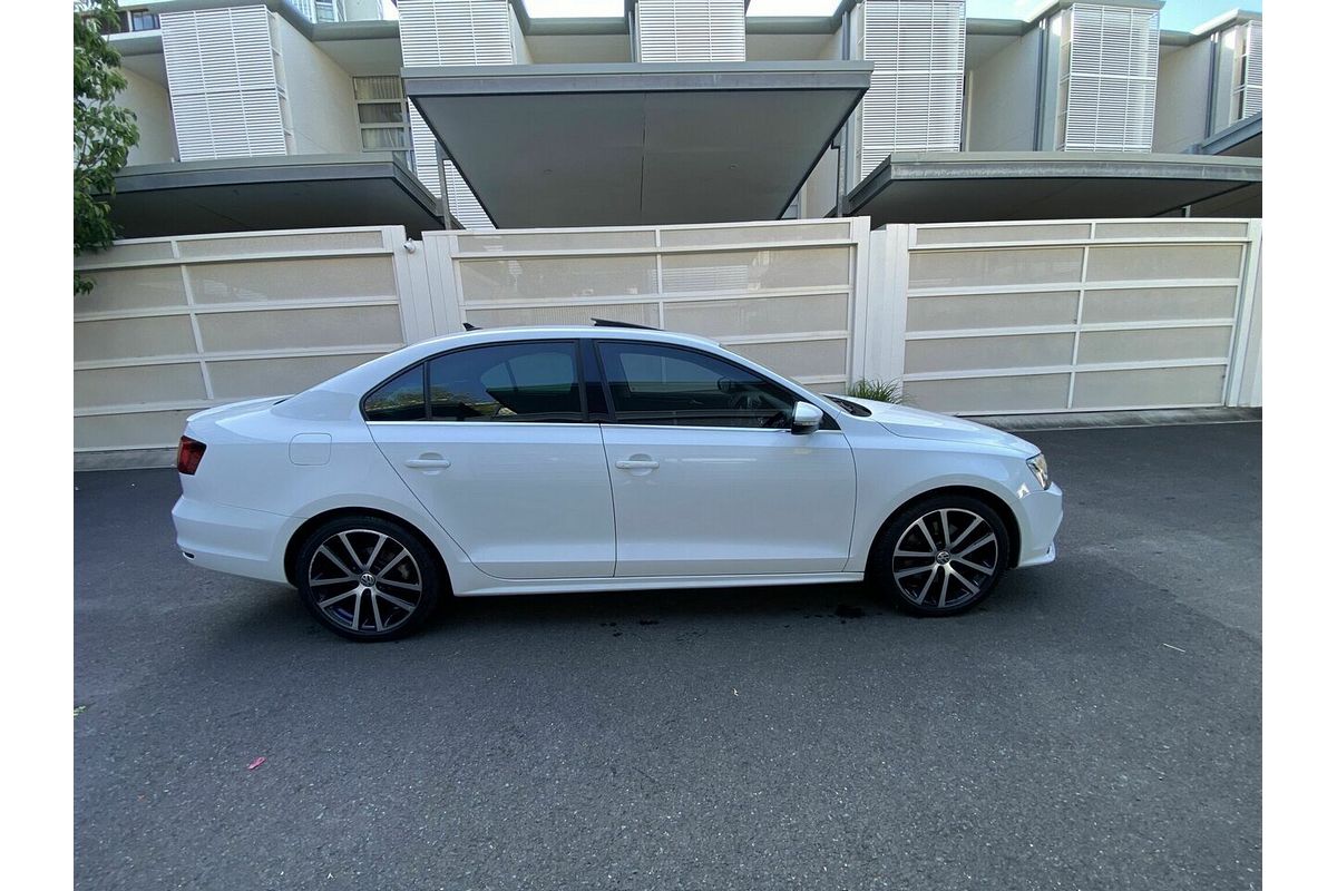 2016 Volkswagen Jetta 155TSI Highline Sport 1B