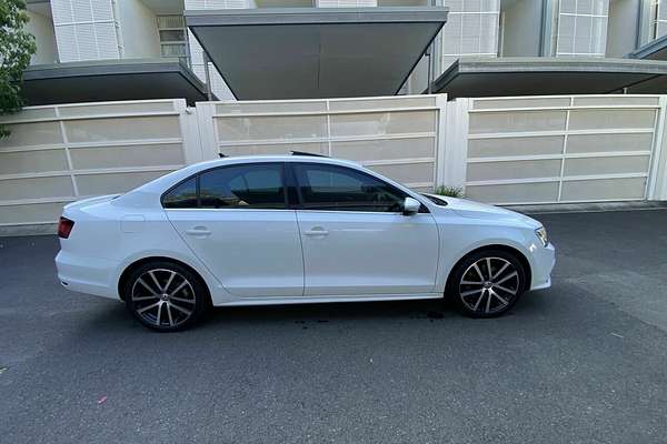 2016 Volkswagen Jetta 155TSI Highline Sport 1B