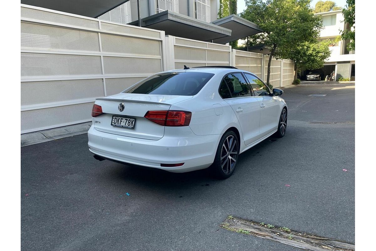 2016 Volkswagen Jetta 155TSI Highline Sport 1B