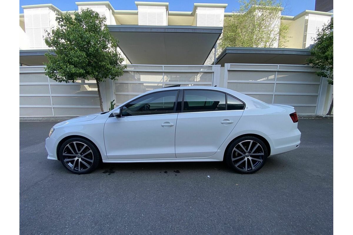 2016 Volkswagen Jetta 155TSI Highline Sport 1B
