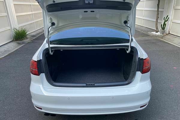 2016 Volkswagen Jetta 155TSI Highline Sport 1B