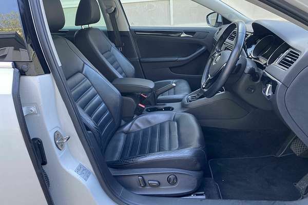 2016 Volkswagen Jetta 155TSI Highline Sport 1B