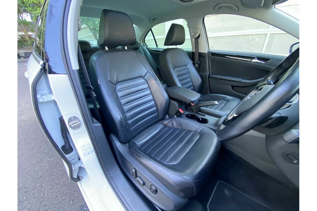 2016 Volkswagen Jetta 155TSI Highline Sport 1B