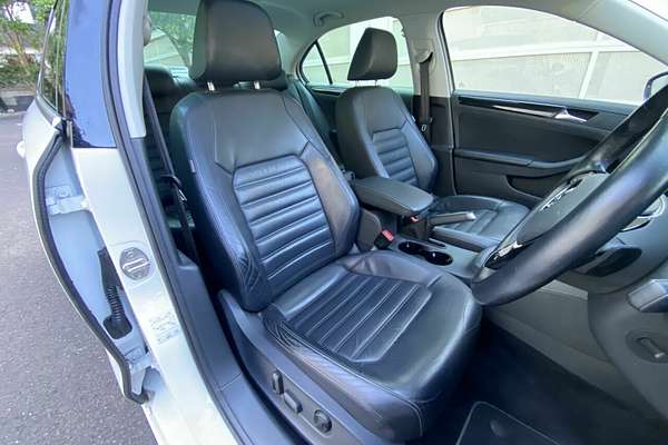 2016 Volkswagen Jetta 155TSI Highline Sport 1B