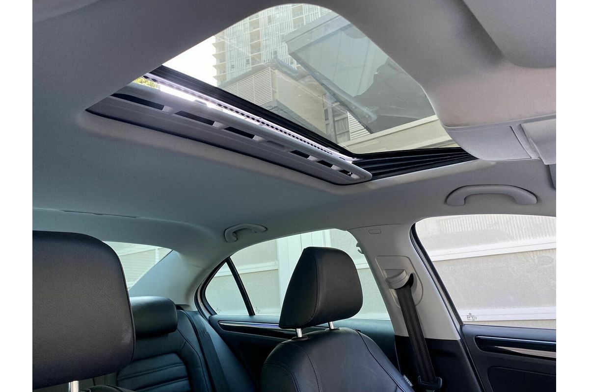 2016 Volkswagen Jetta 155TSI Highline Sport 1B